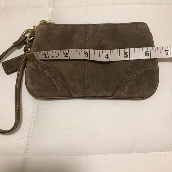 Classic suede leather Coach wristlet with key tag  - Picture 7 of 7